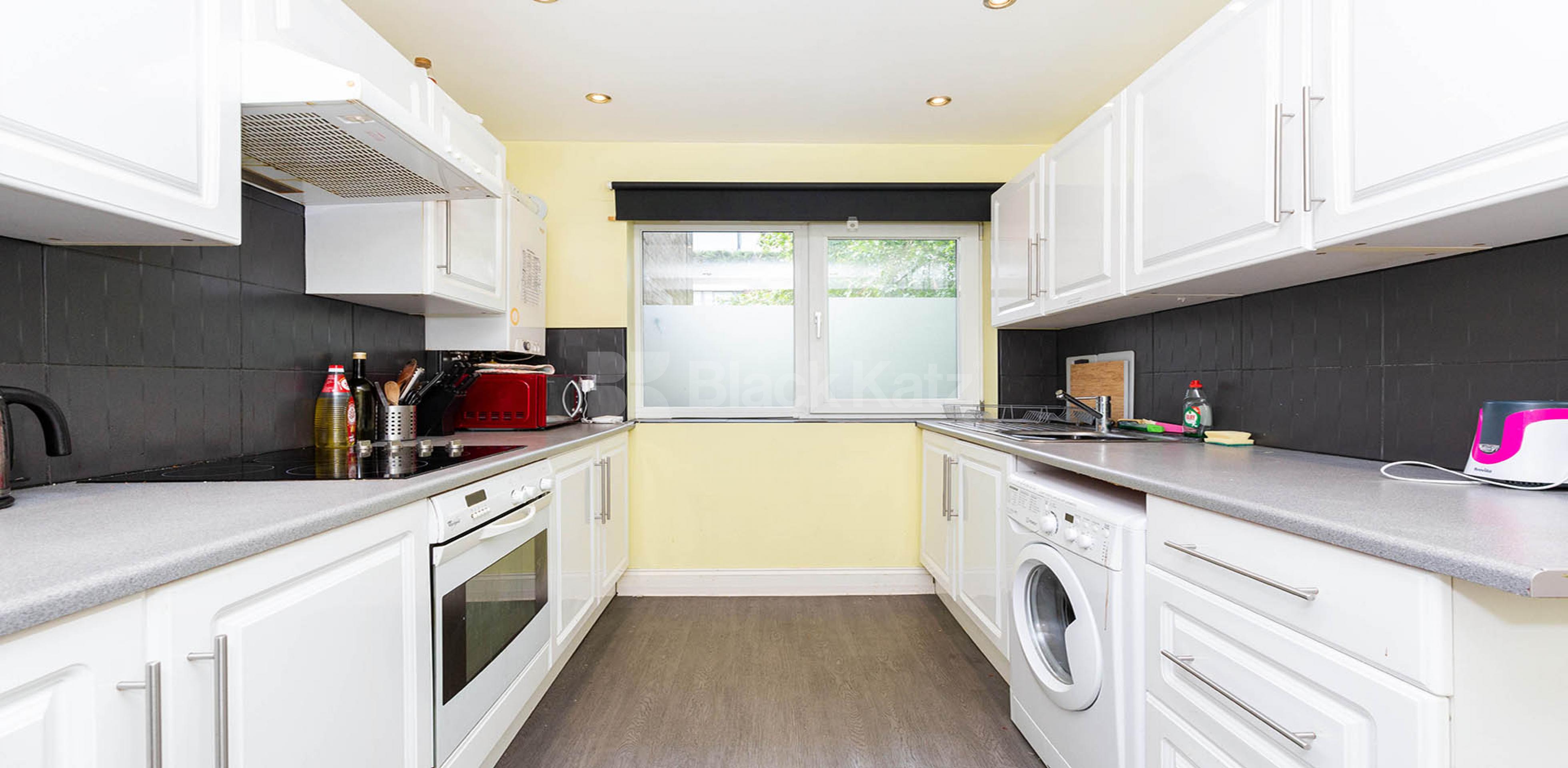 			CLOSE TO CITY UNI, 3 Bedroom, 1 bath, 1 reception Apartment			 Agdon Street EC1, CLERKENWELL EC1V
